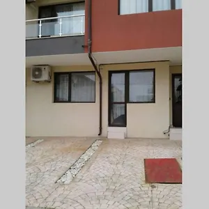 https://priatny-otdyh-na-more-v-sarafovo.burgashotels.net