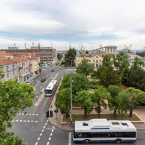 https://seamans-house.burgashotels.net